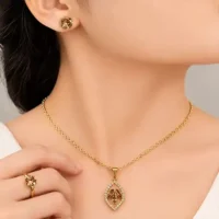NECKCHAIN,RING AND TOPS SET
